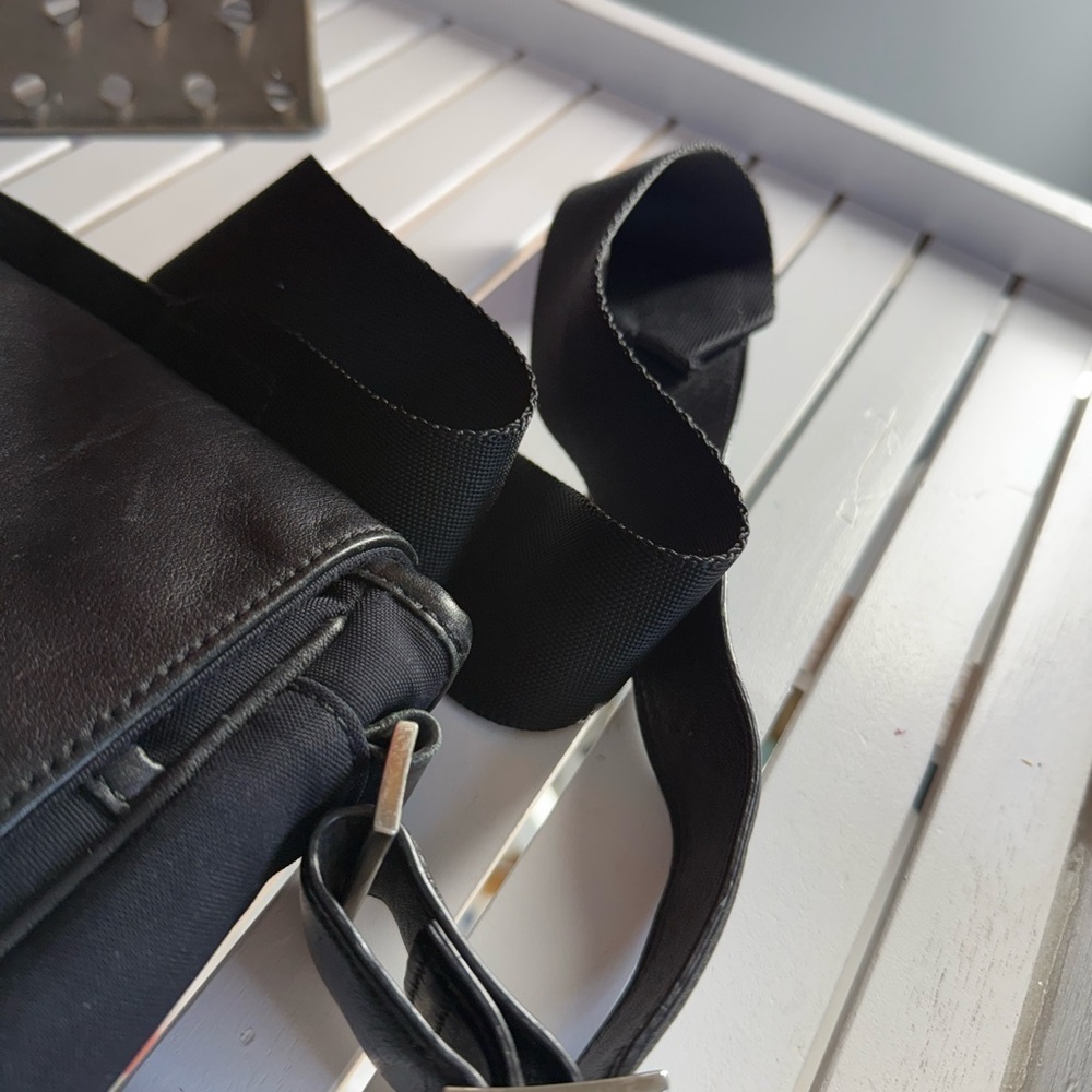 TUMI North South Flap Unisex Messanger  Bag EUC - Picture 8 of 10